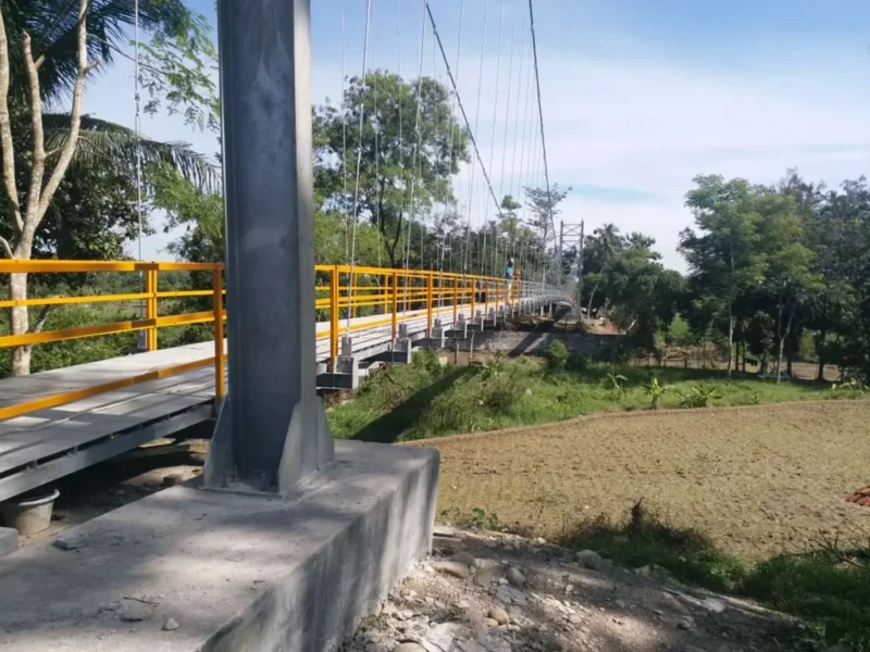 Jembatan Gantung (1) Jembatan Gantung (1)